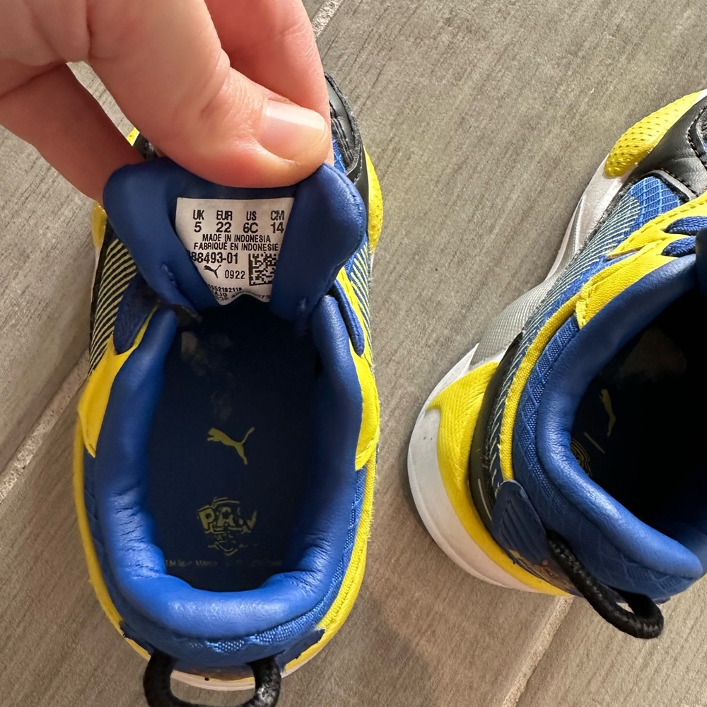 Puma Chase/Paw Patrol Toddler Sneakers/ size 6C - Picture 5 of 11